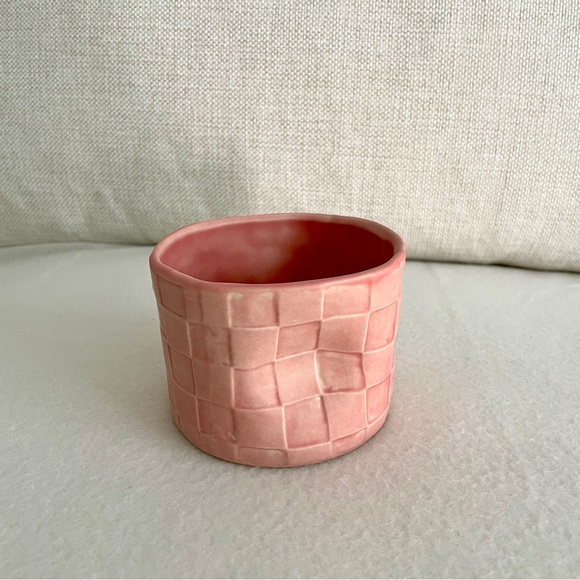 Sugarhouse Ceramic Co | Checkered Relief Squeeze Mug - Picture 1 of 4